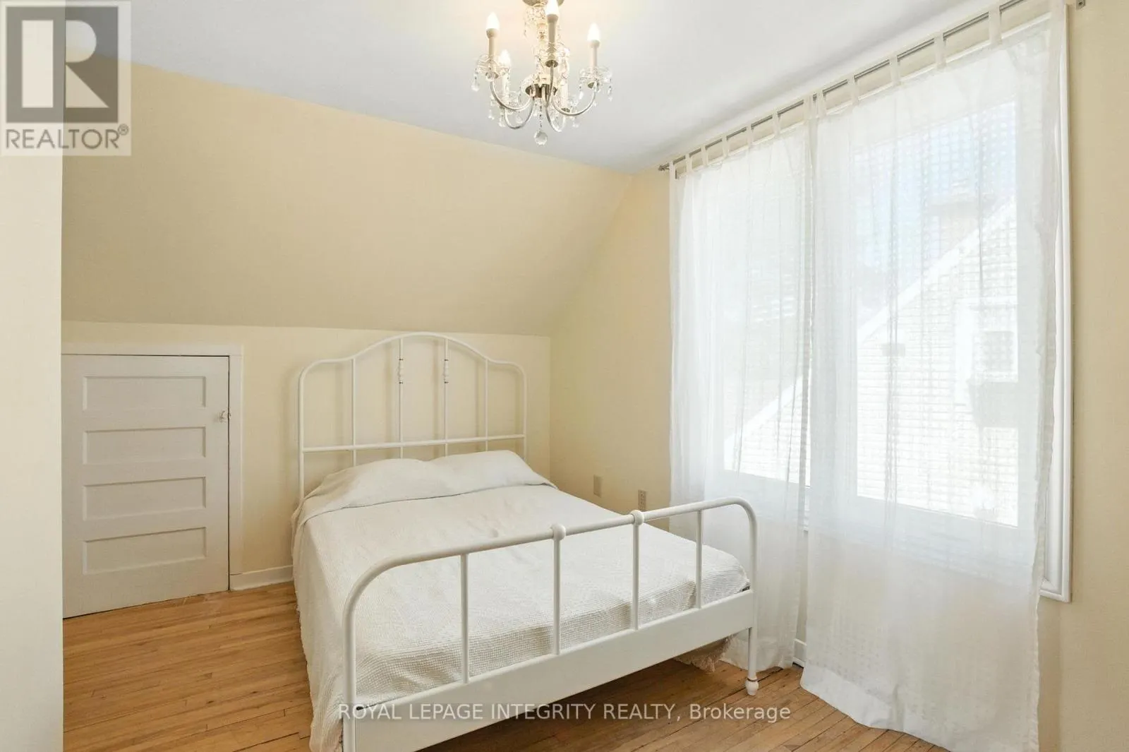 841 MERIVALE ROAD