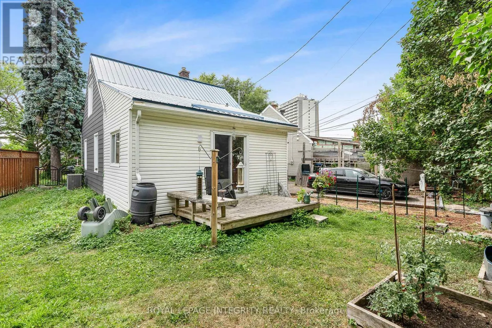 841 MERIVALE ROAD
