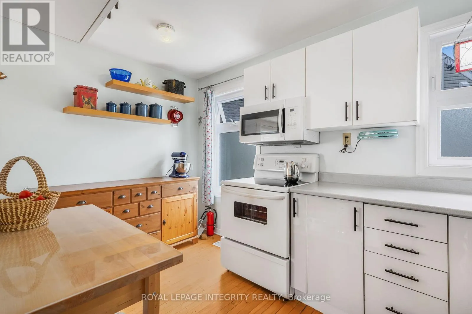 841 MERIVALE ROAD