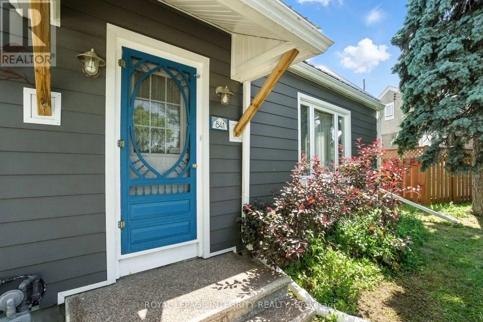 841 MERIVALE ROAD