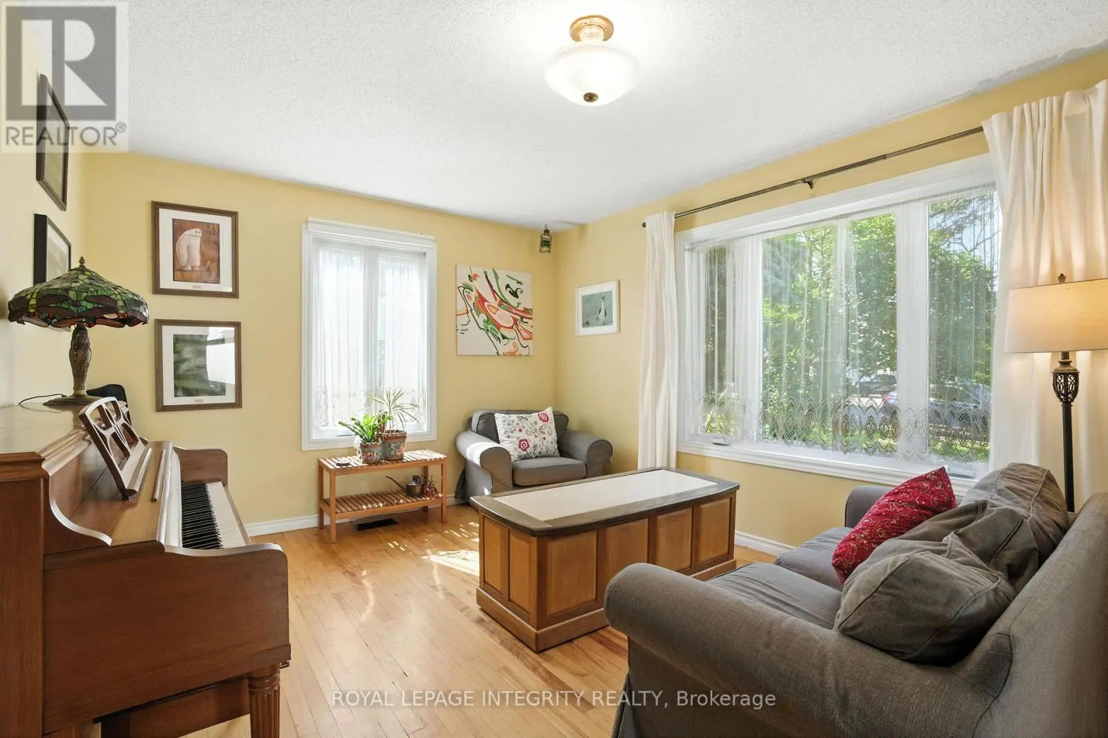841 MERIVALE ROAD