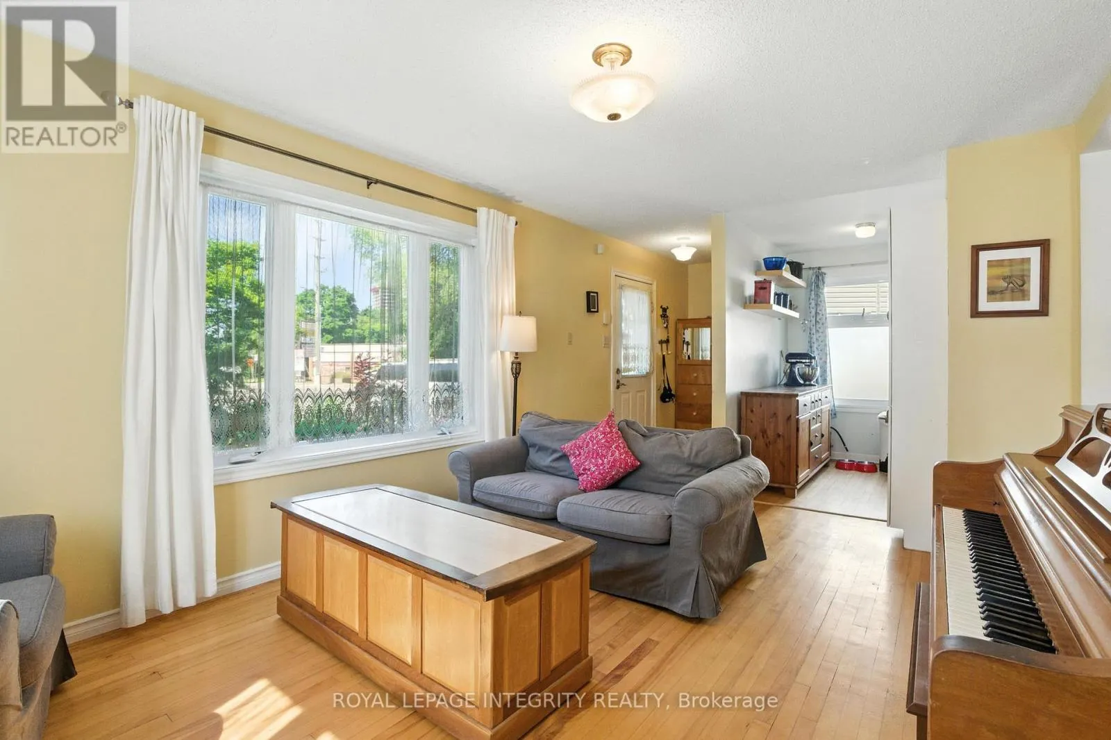 841 MERIVALE ROAD