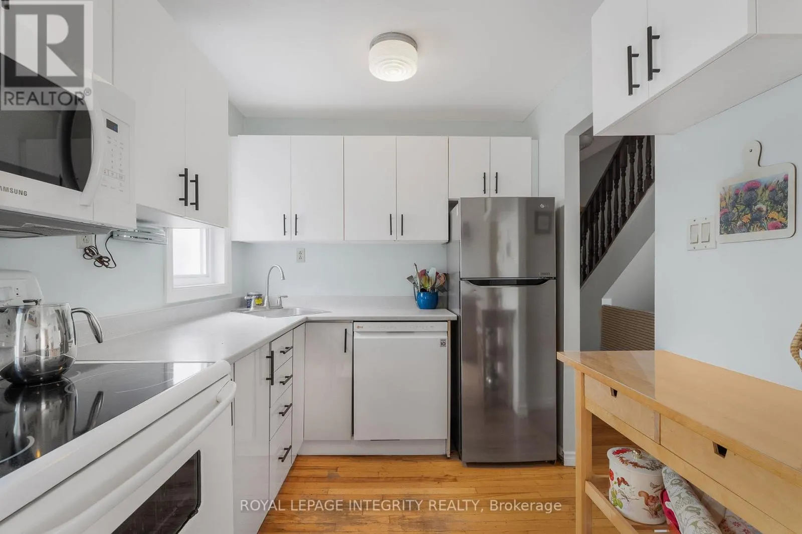 841 MERIVALE ROAD