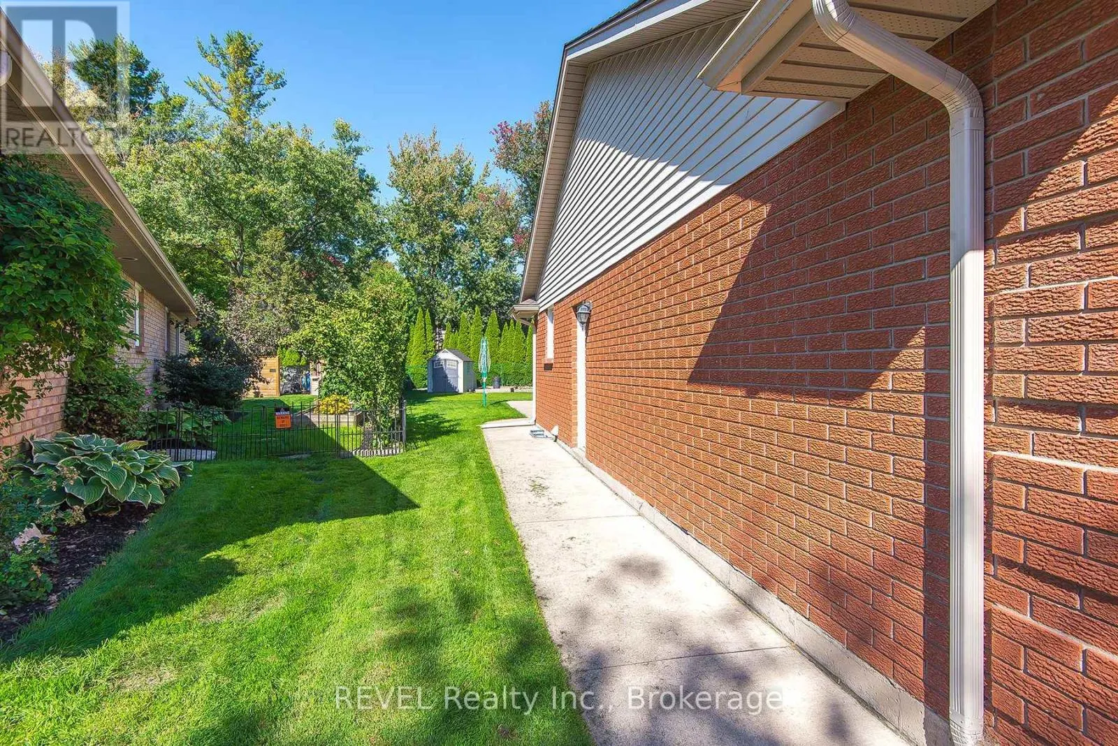 307 BECKETT CRESCENT