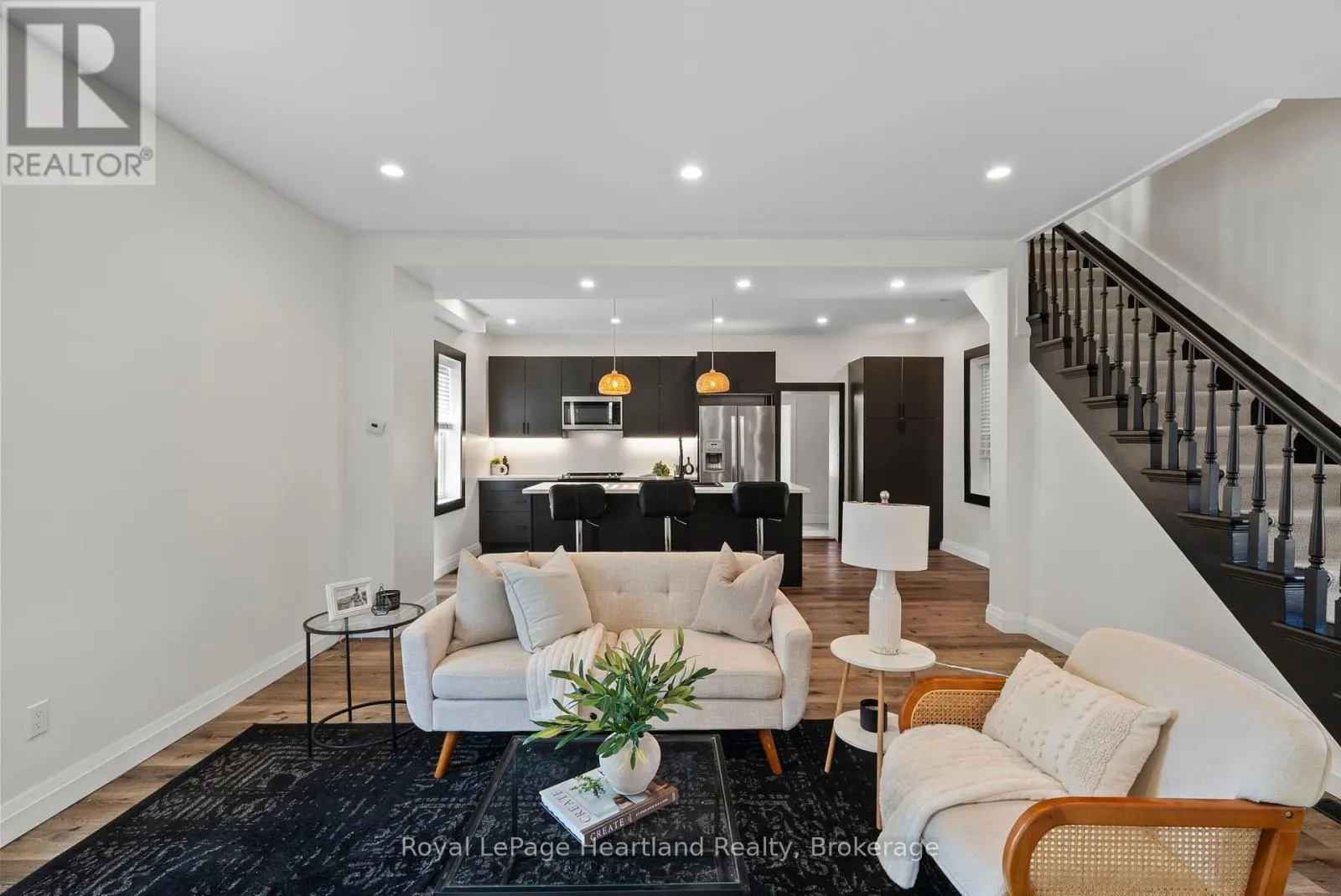 15 QUEEN STREET E