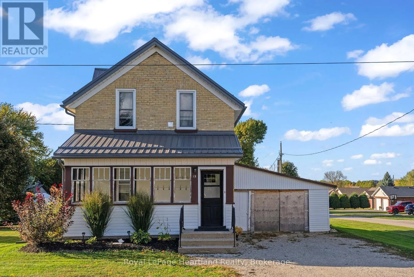 15 QUEEN STREET E