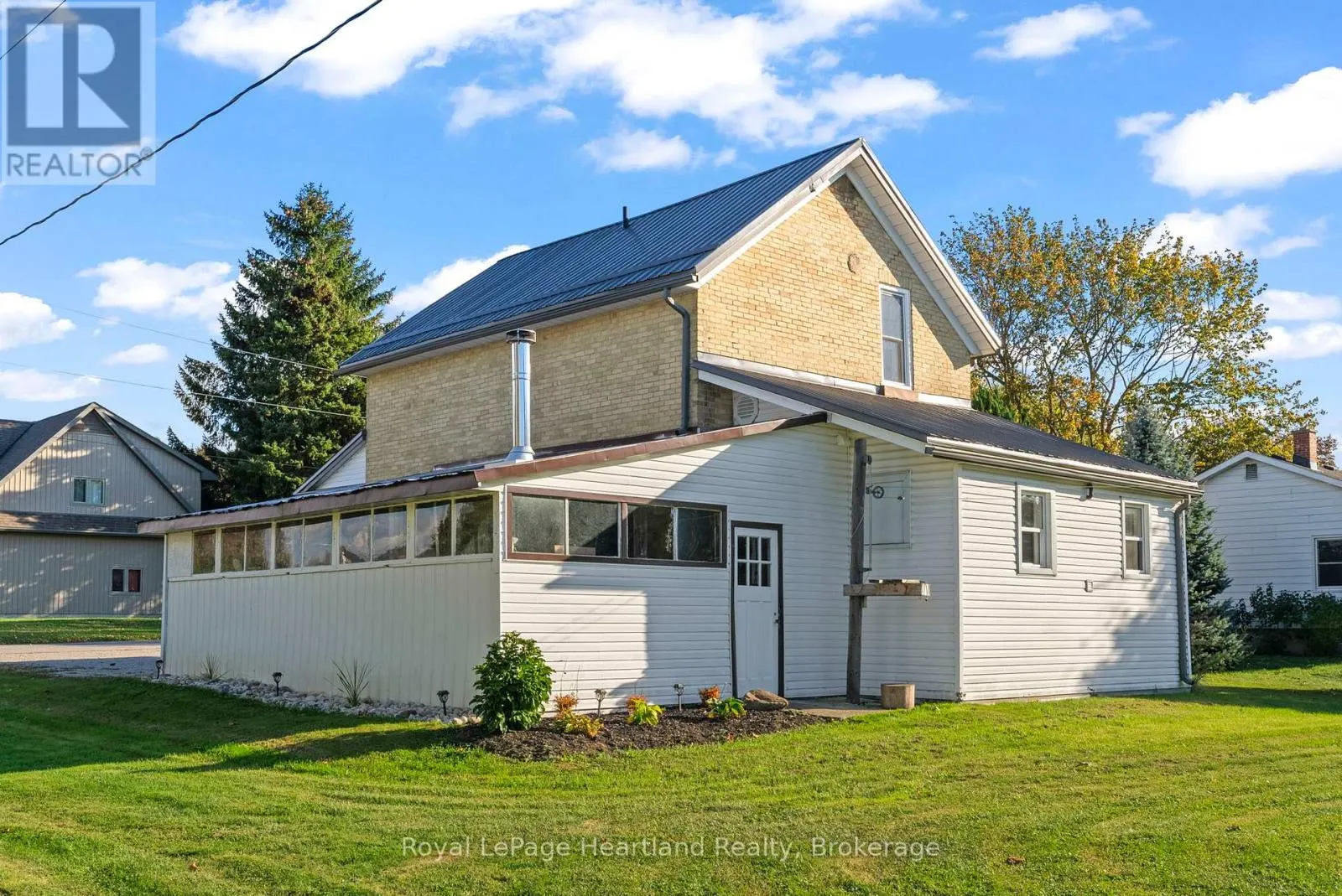 15 QUEEN STREET E