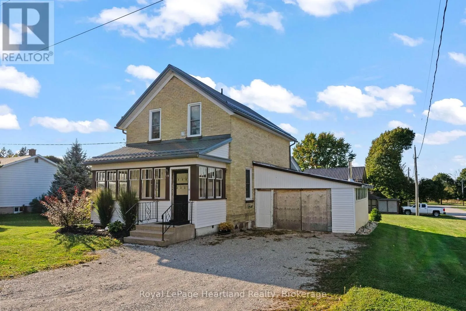 15 QUEEN STREET E