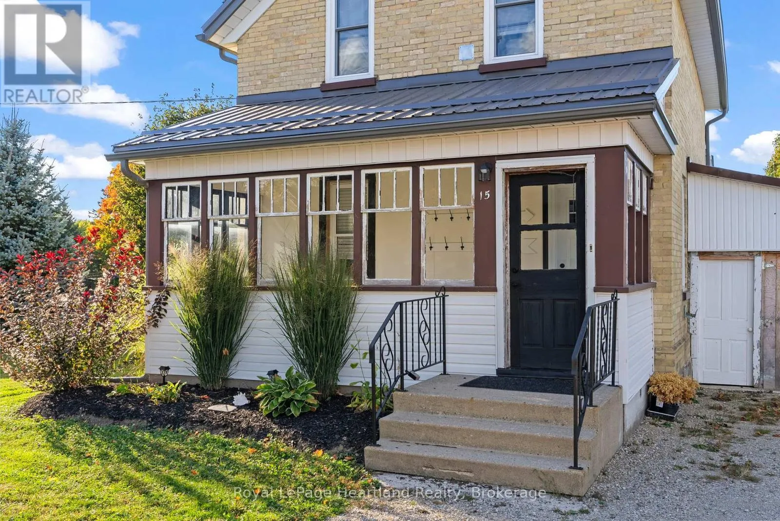 15 QUEEN STREET E