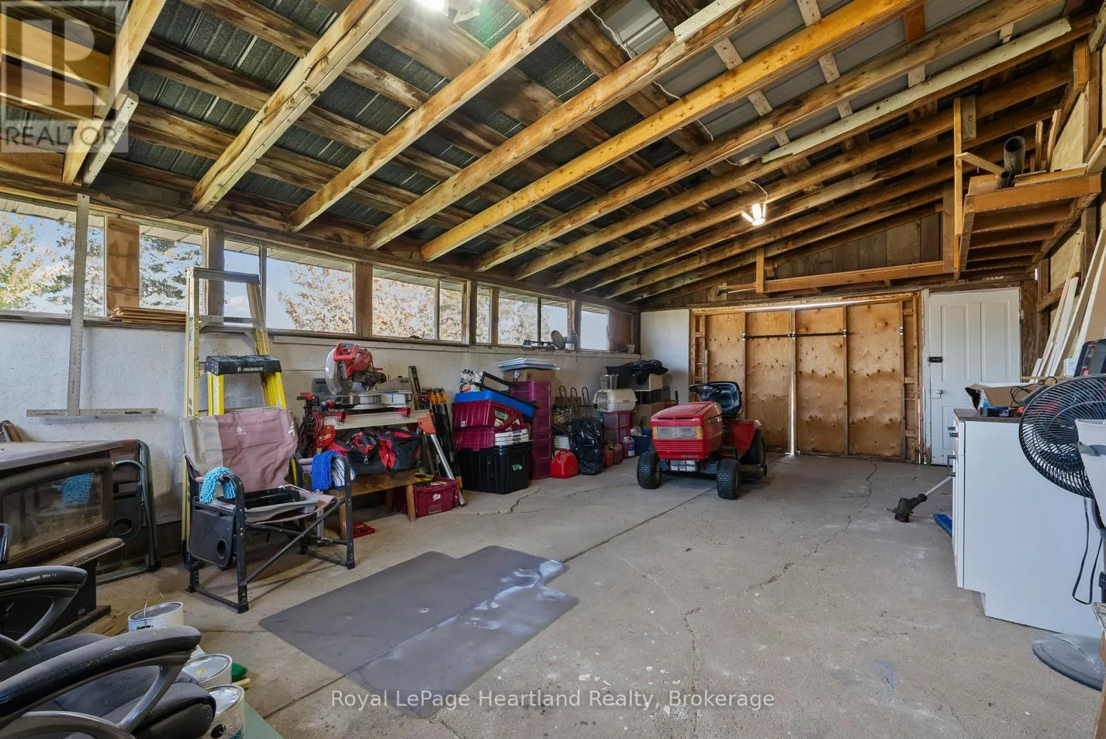 15 QUEEN STREET E