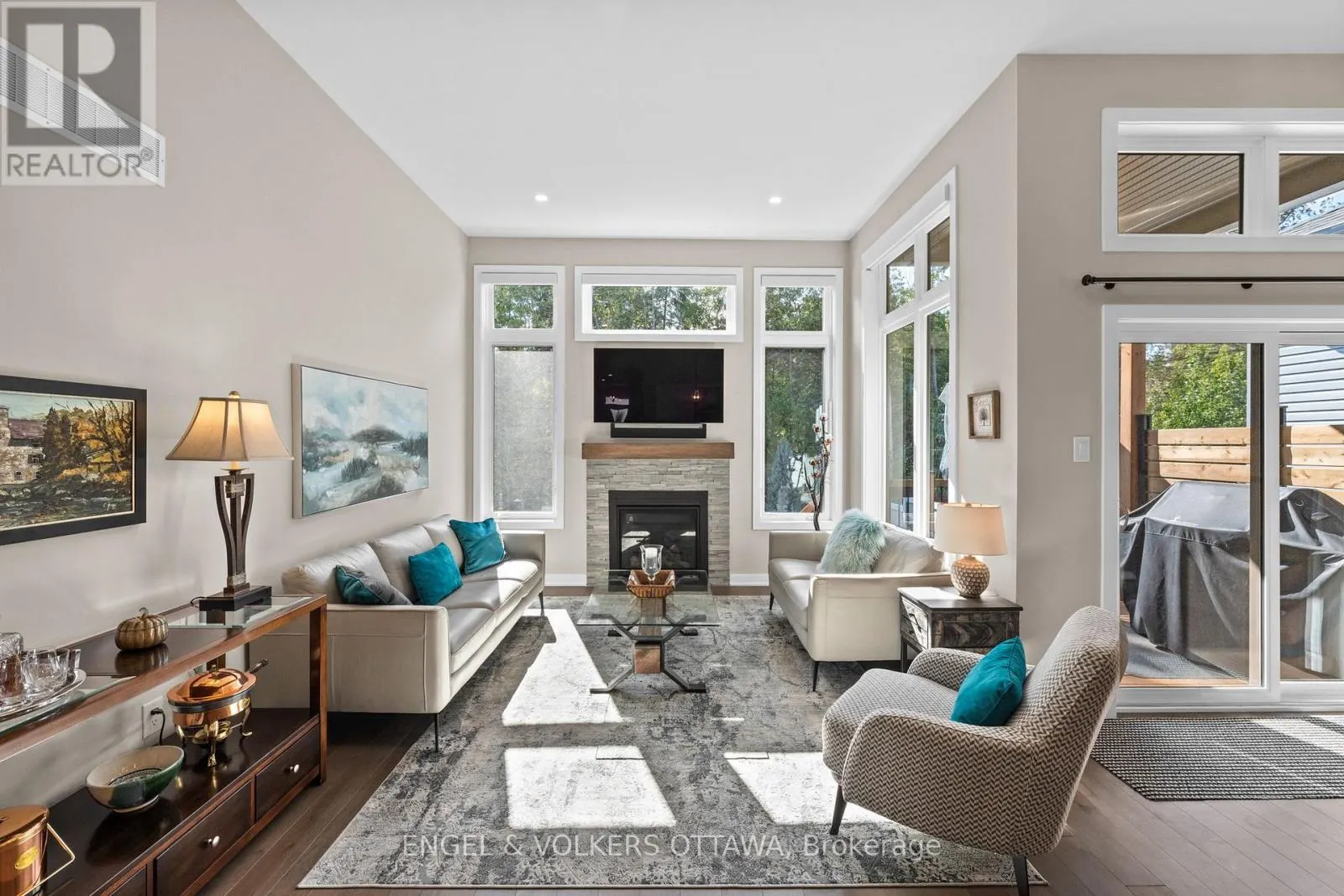 213 BLACKHORSE DRIVE