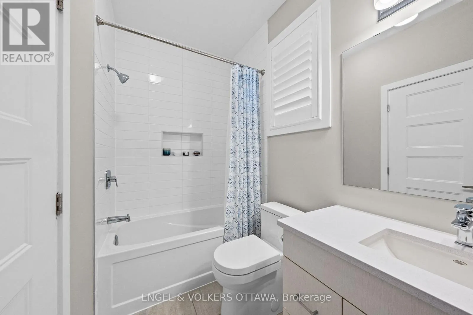 213 BLACKHORSE DRIVE