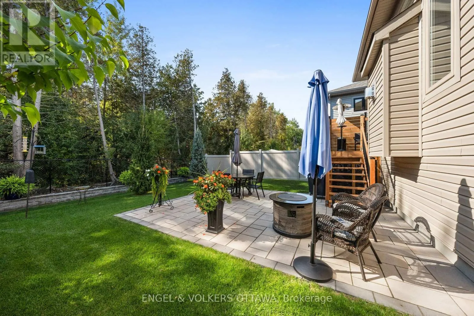 213 BLACKHORSE DRIVE