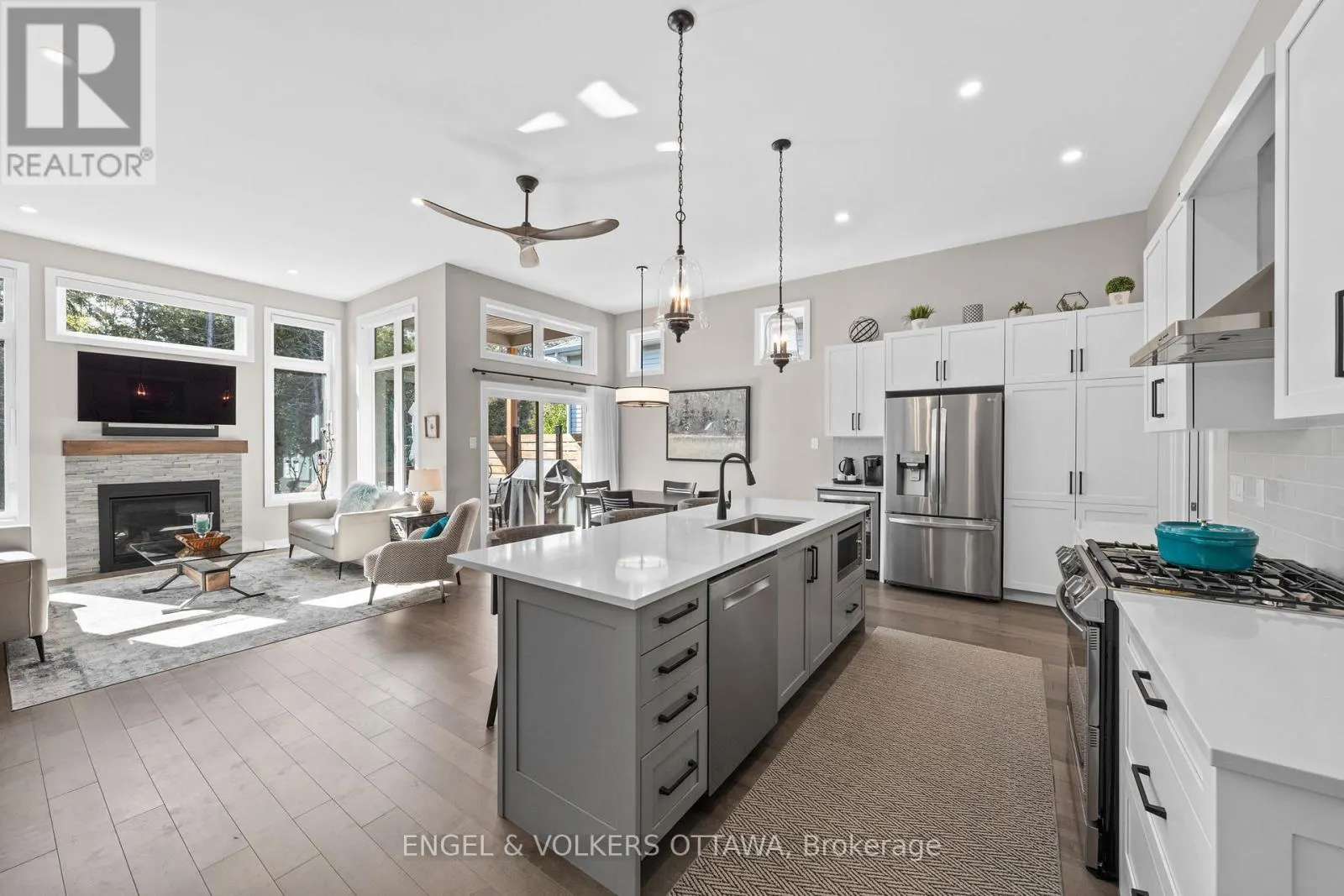 213 BLACKHORSE DRIVE