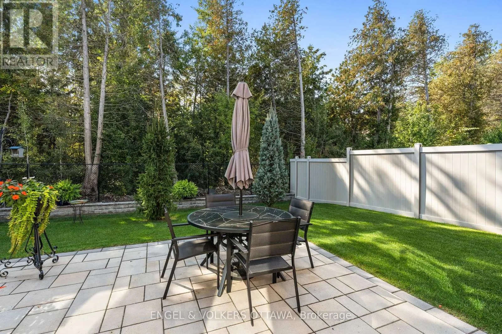 213 BLACKHORSE DRIVE
