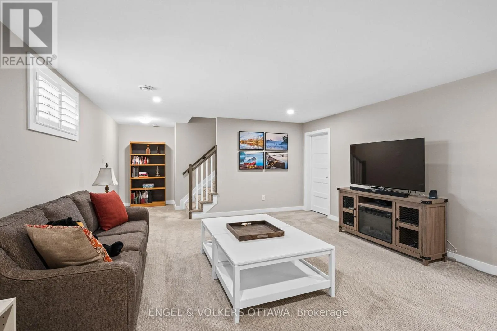 213 BLACKHORSE DRIVE