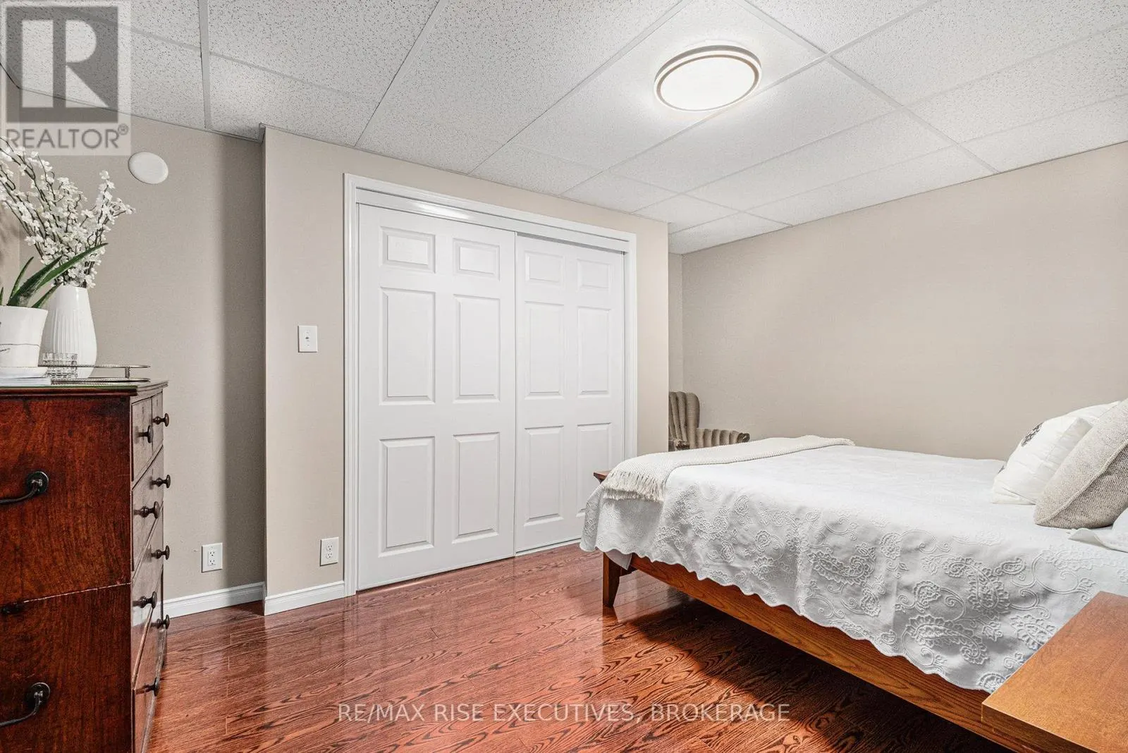 8 KINMOUNT PRIVATE