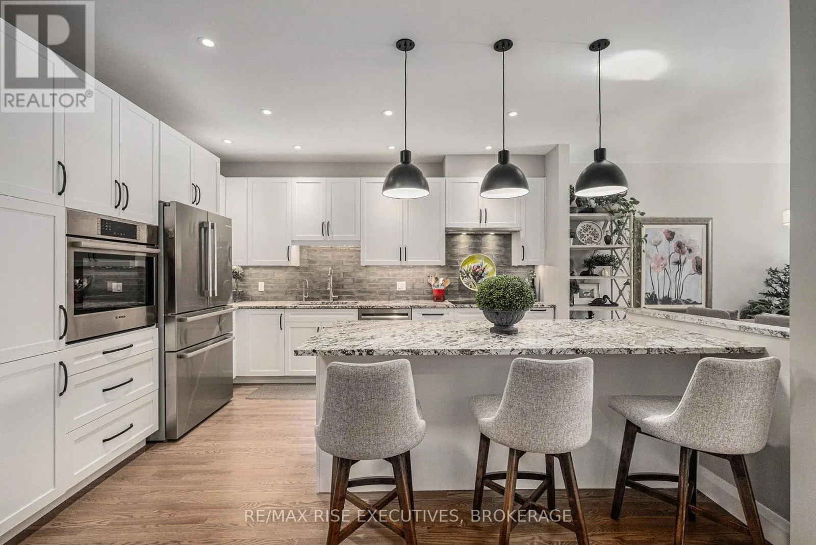 8 KINMOUNT PRIVATE