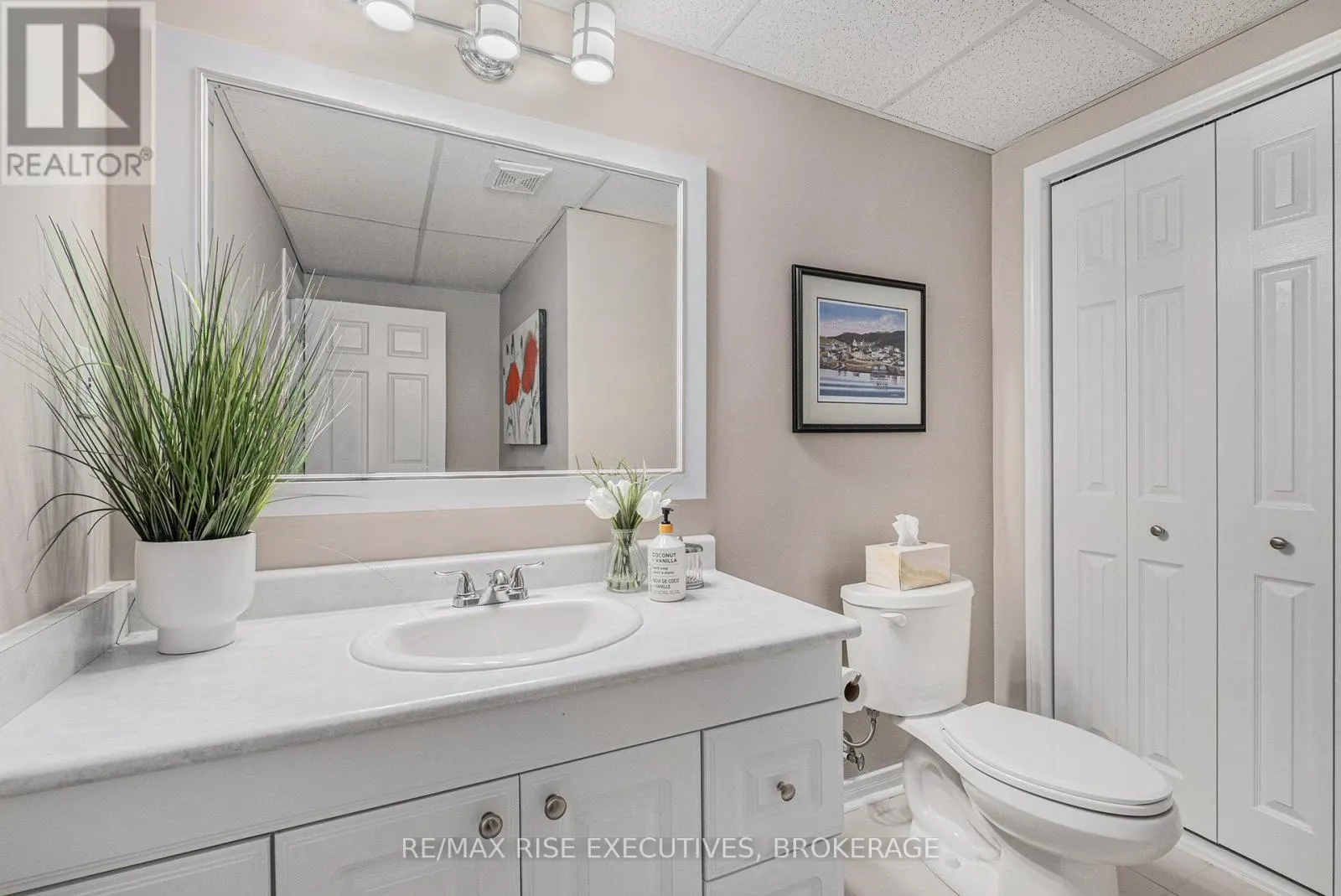 8 KINMOUNT PRIVATE