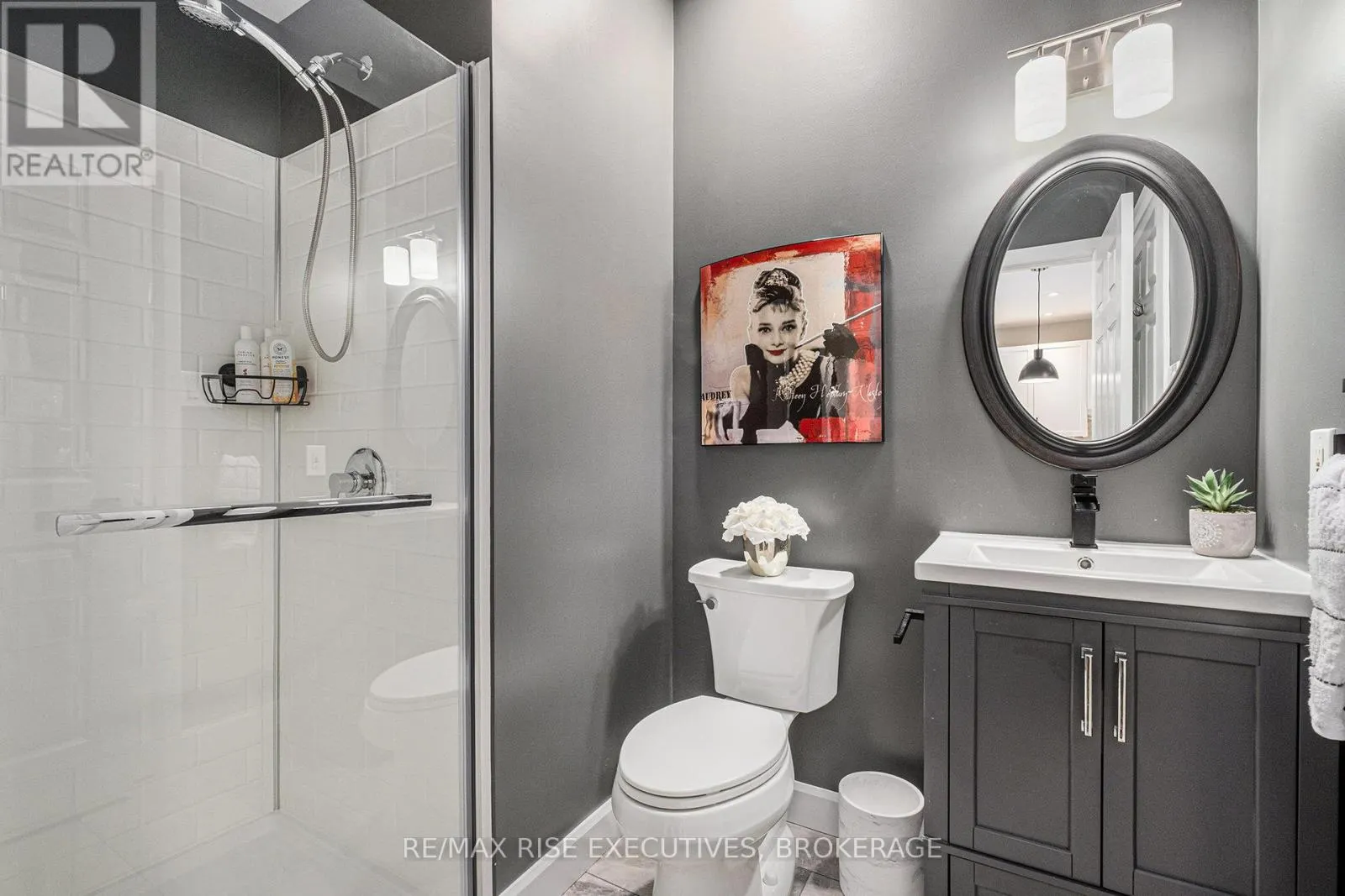 8 KINMOUNT PRIVATE