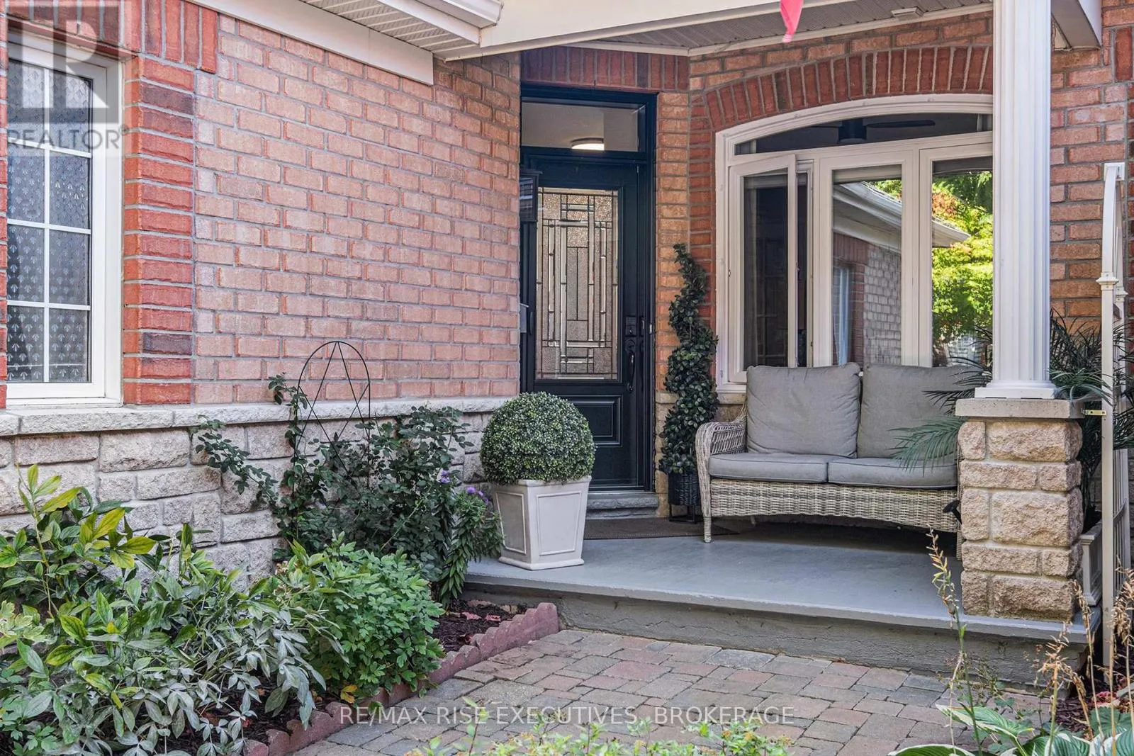 8 KINMOUNT PRIVATE