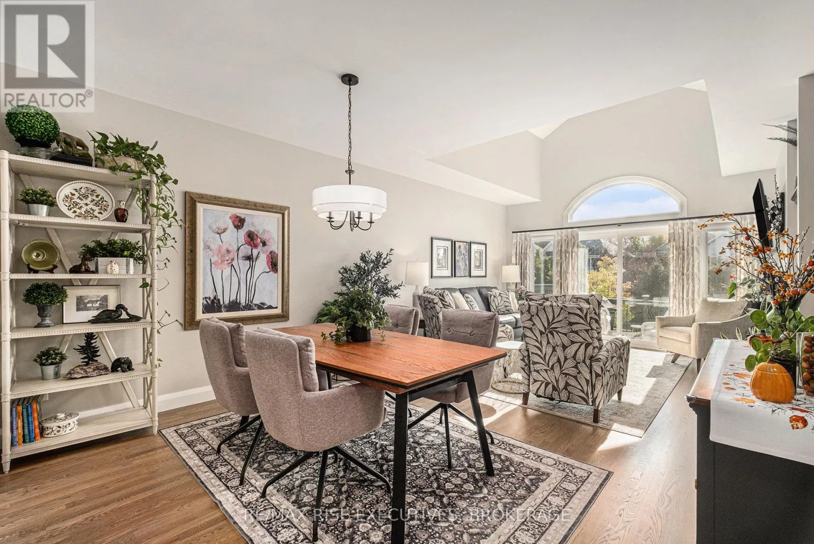 8 KINMOUNT PRIVATE