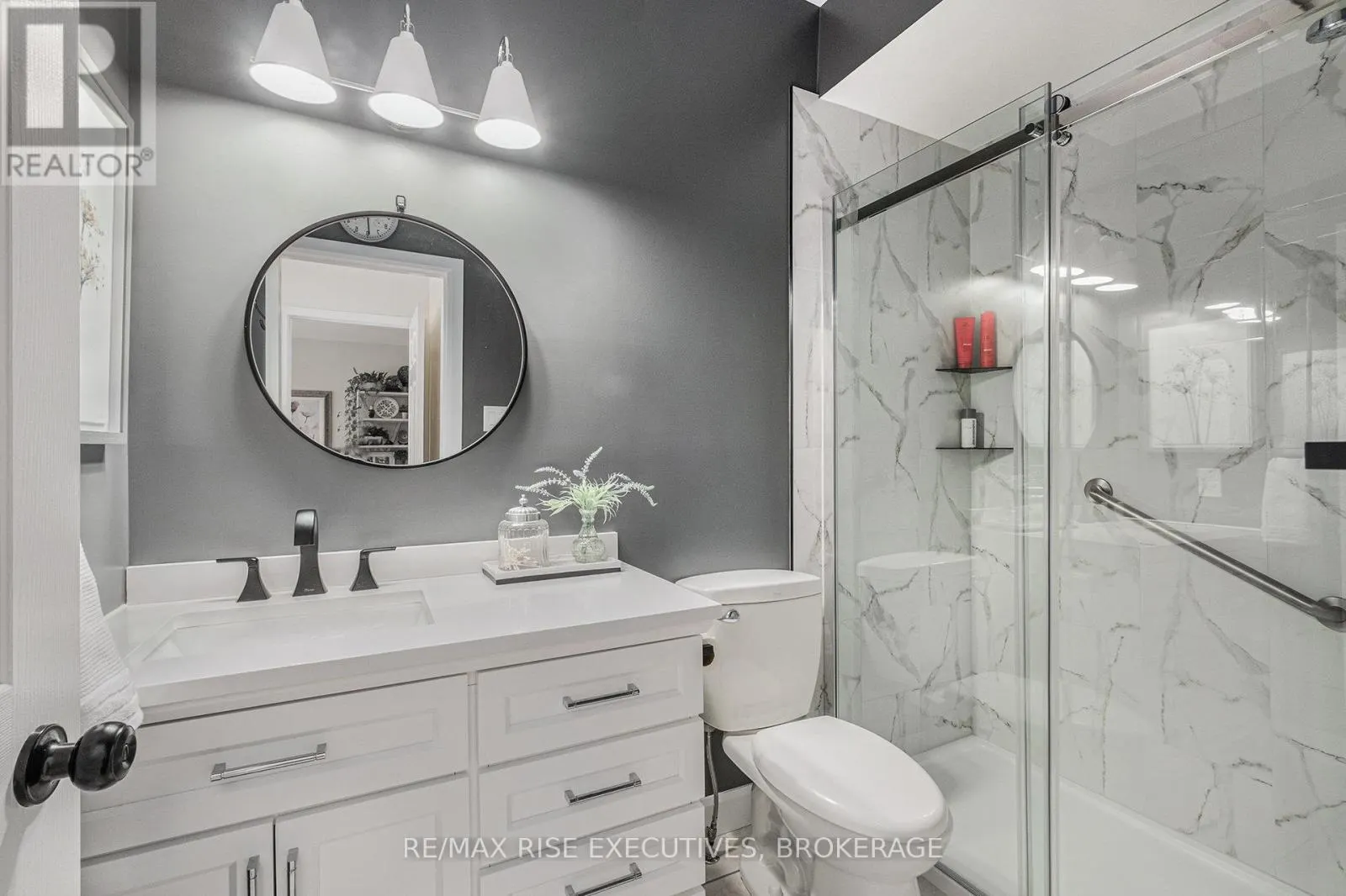 8 KINMOUNT PRIVATE