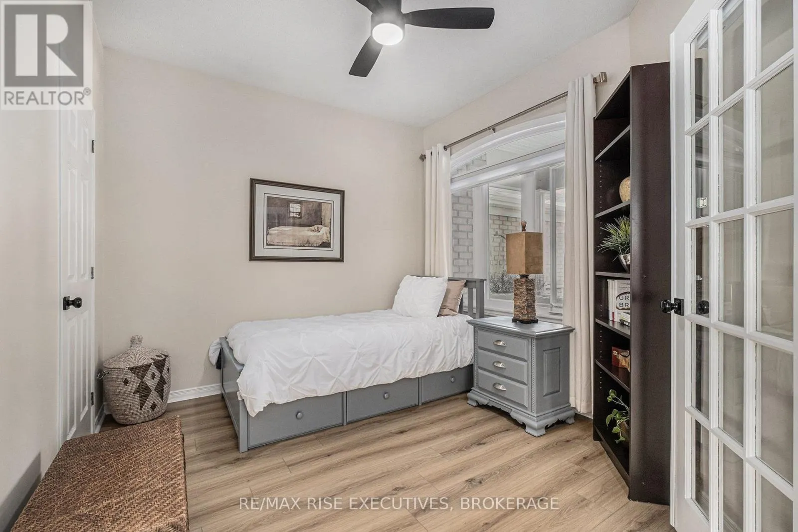 8 KINMOUNT PRIVATE