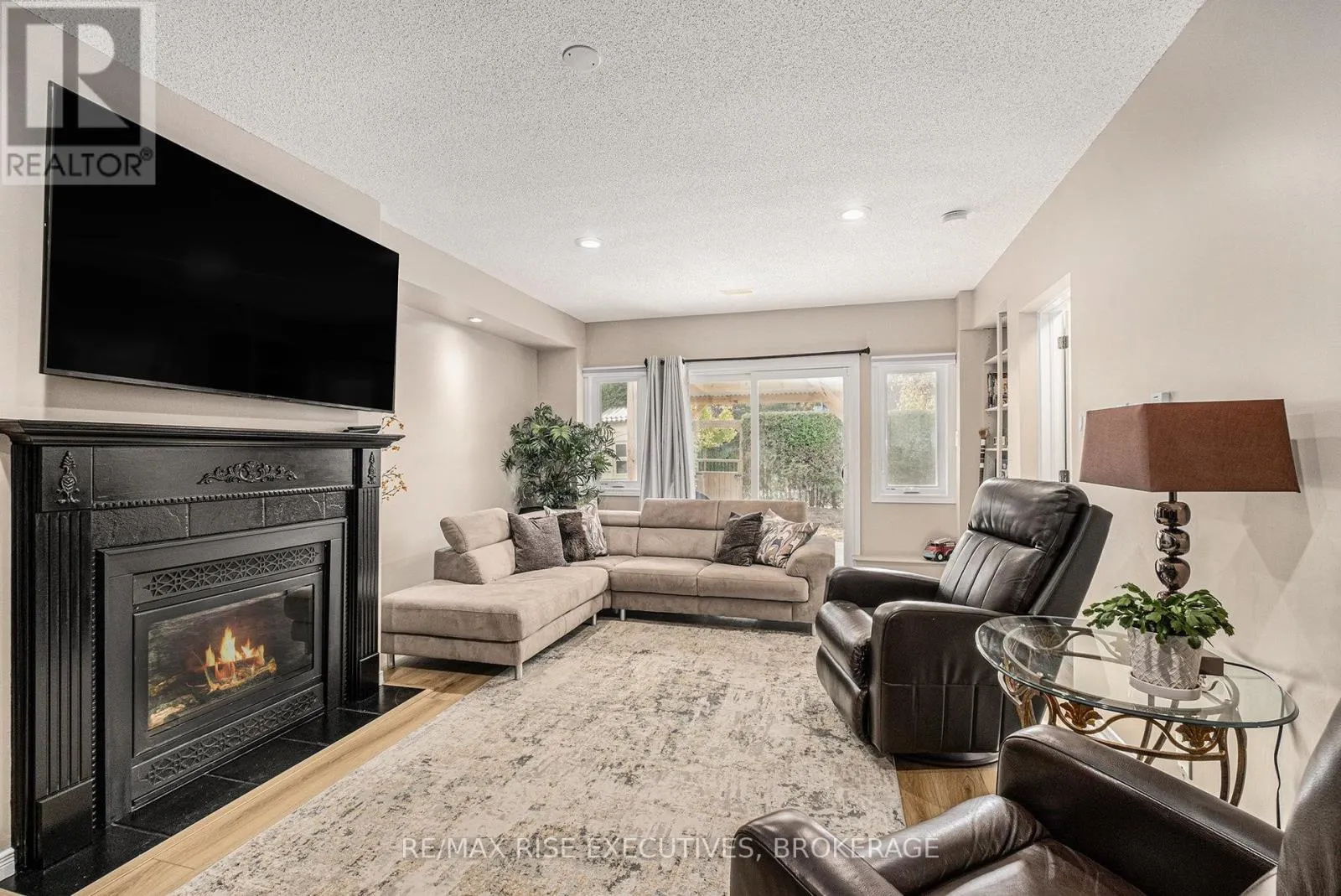 8 KINMOUNT PRIVATE