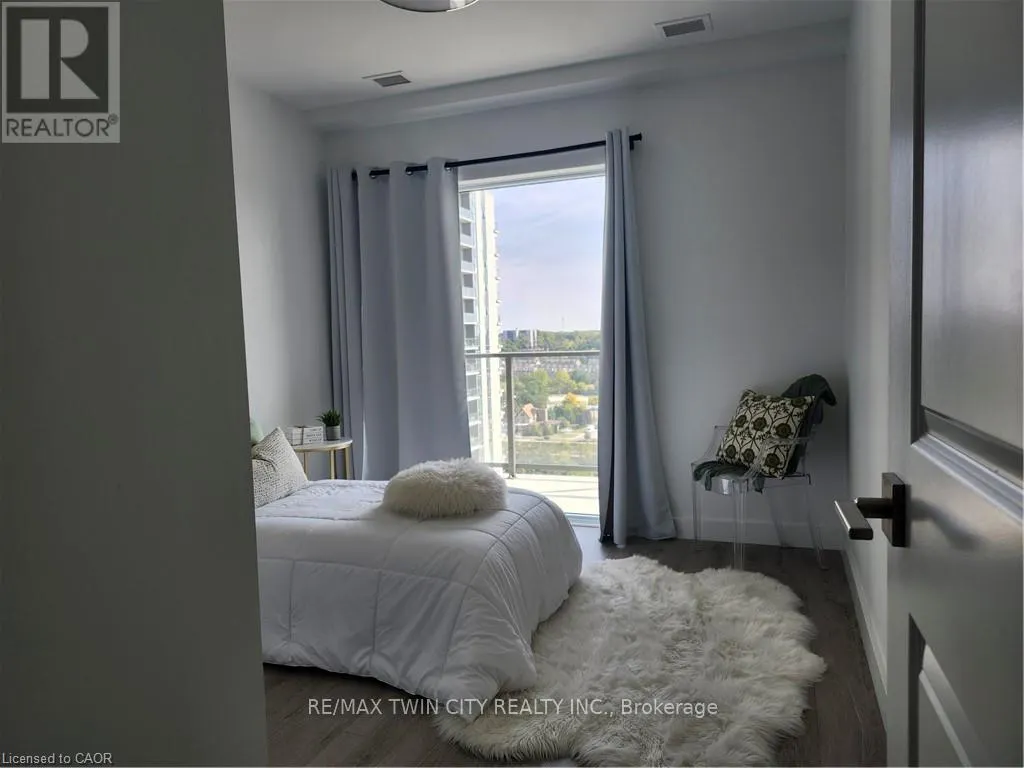 1211 - 15 GLEBE STREET