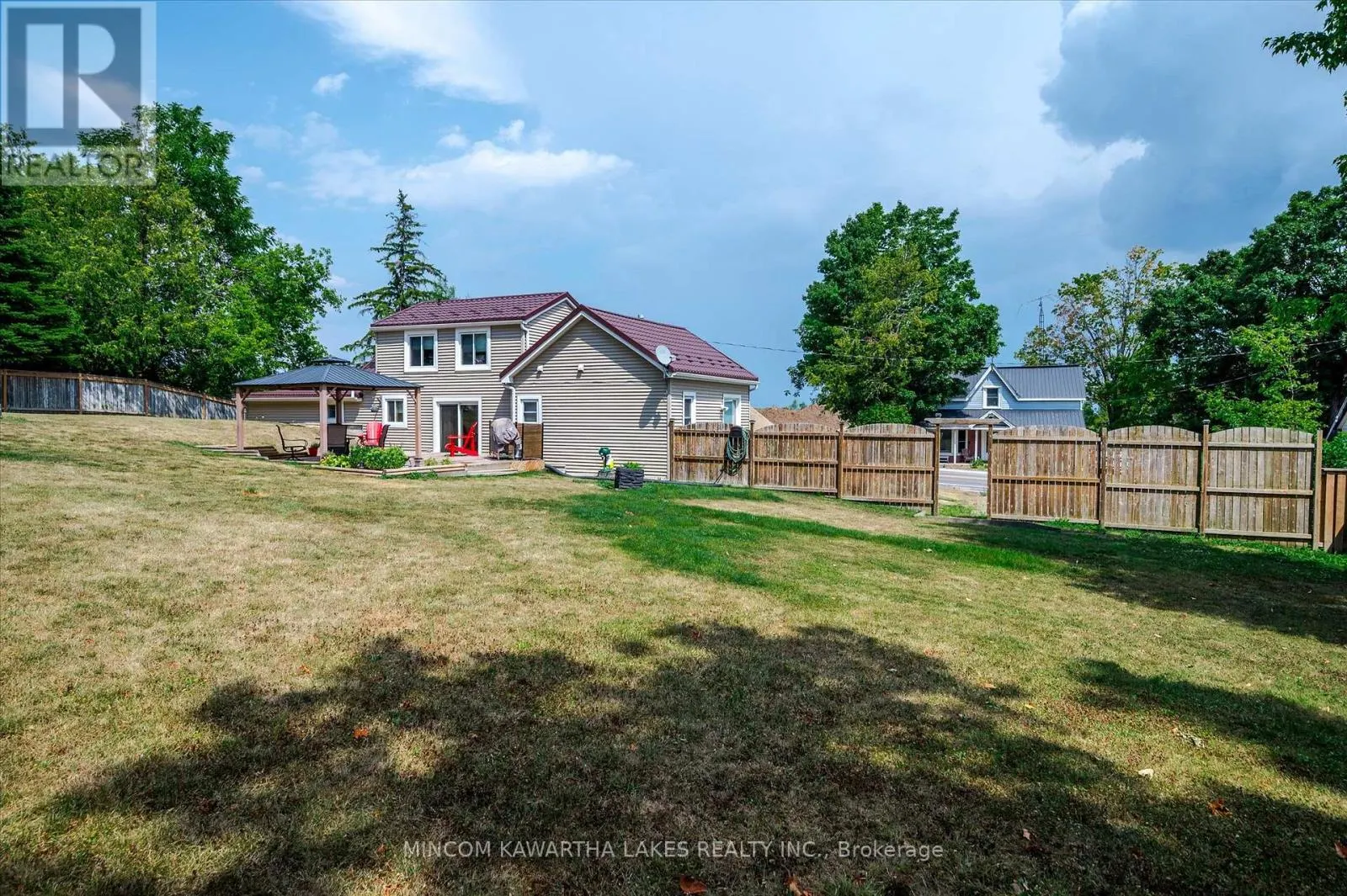 2466 QUEEN MARY STREET