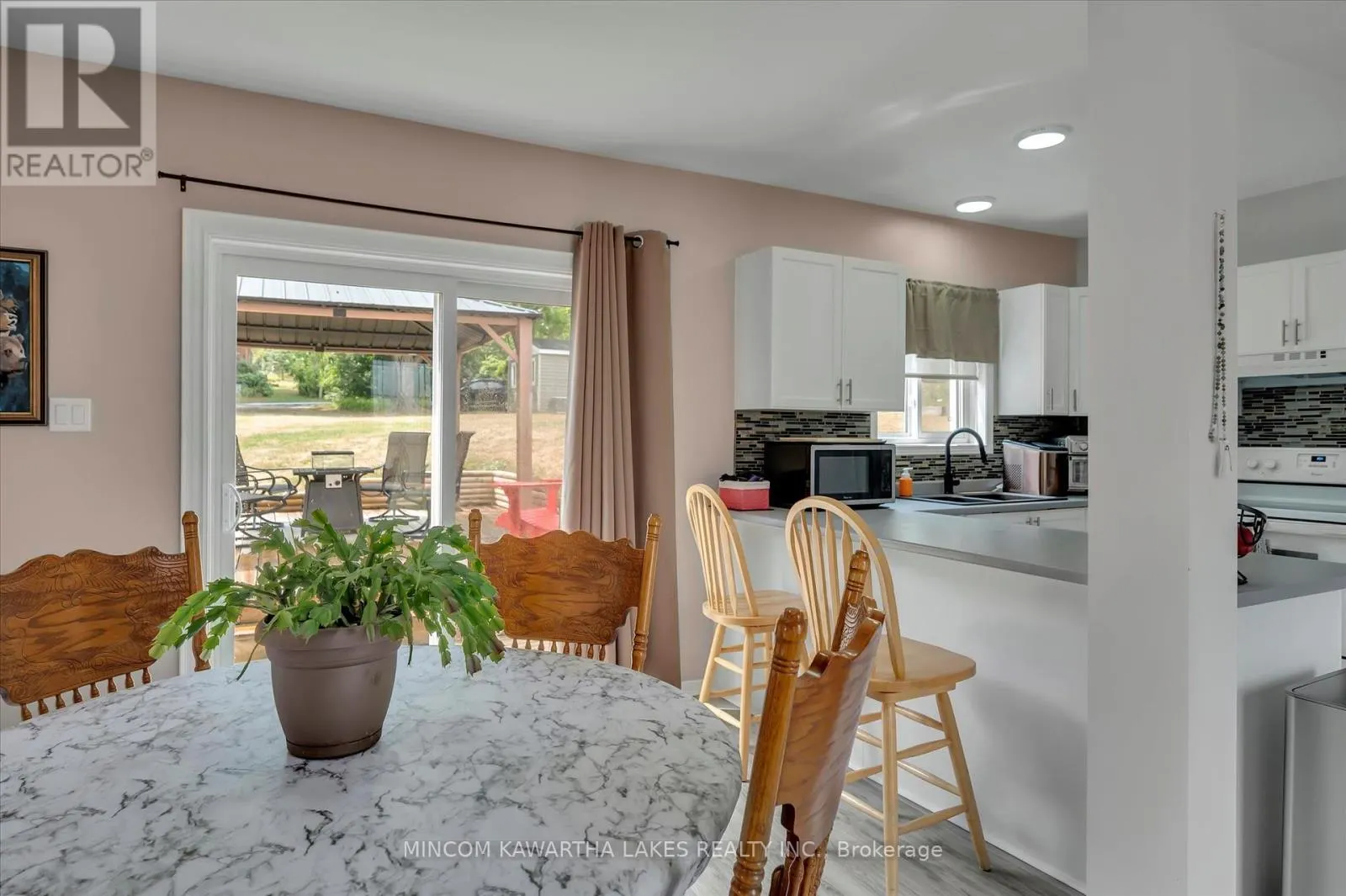 2466 QUEEN MARY STREET