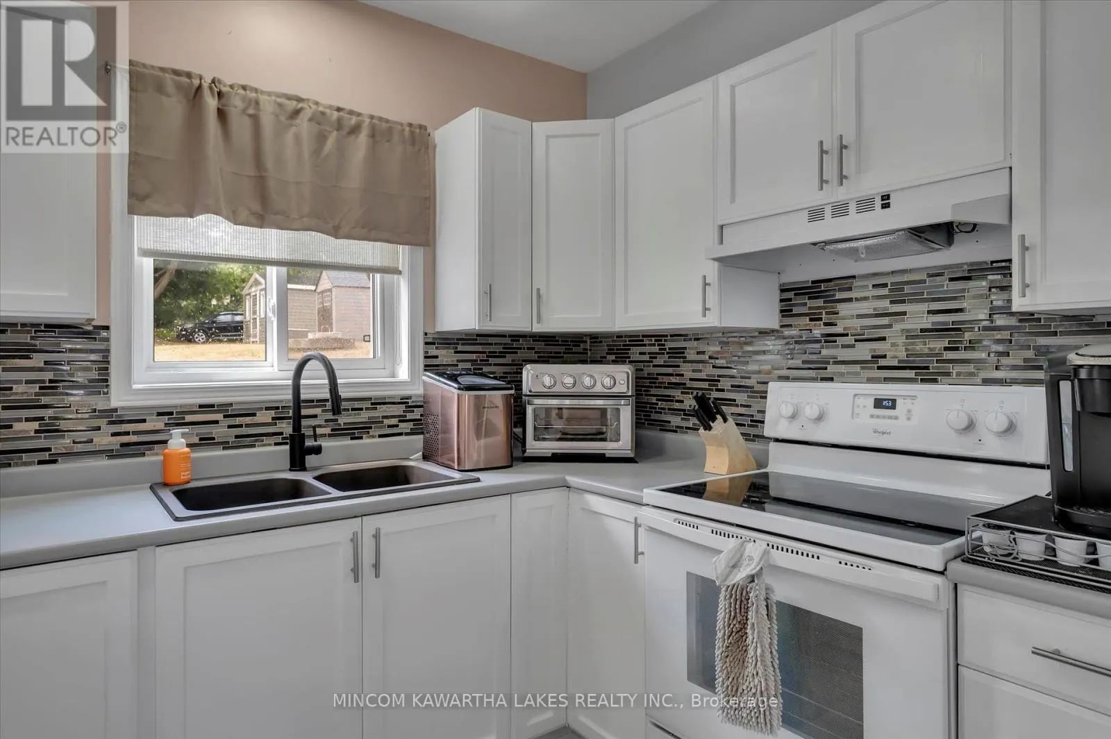 2466 QUEEN MARY STREET