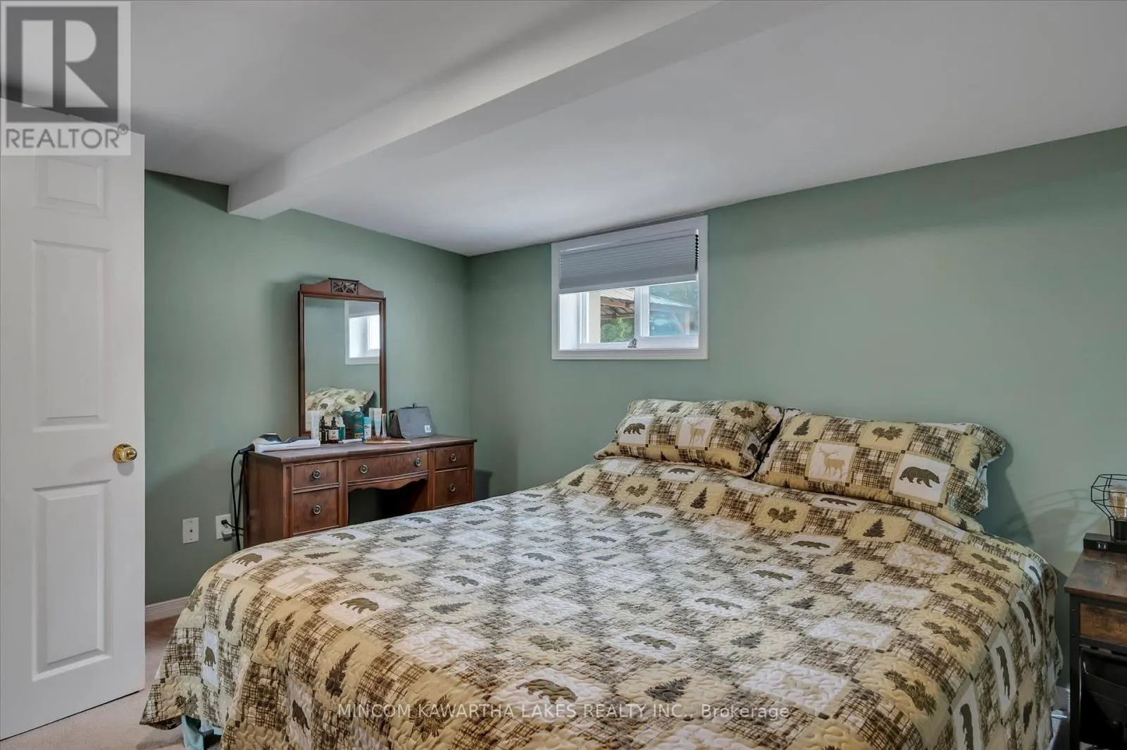 2466 QUEEN MARY STREET