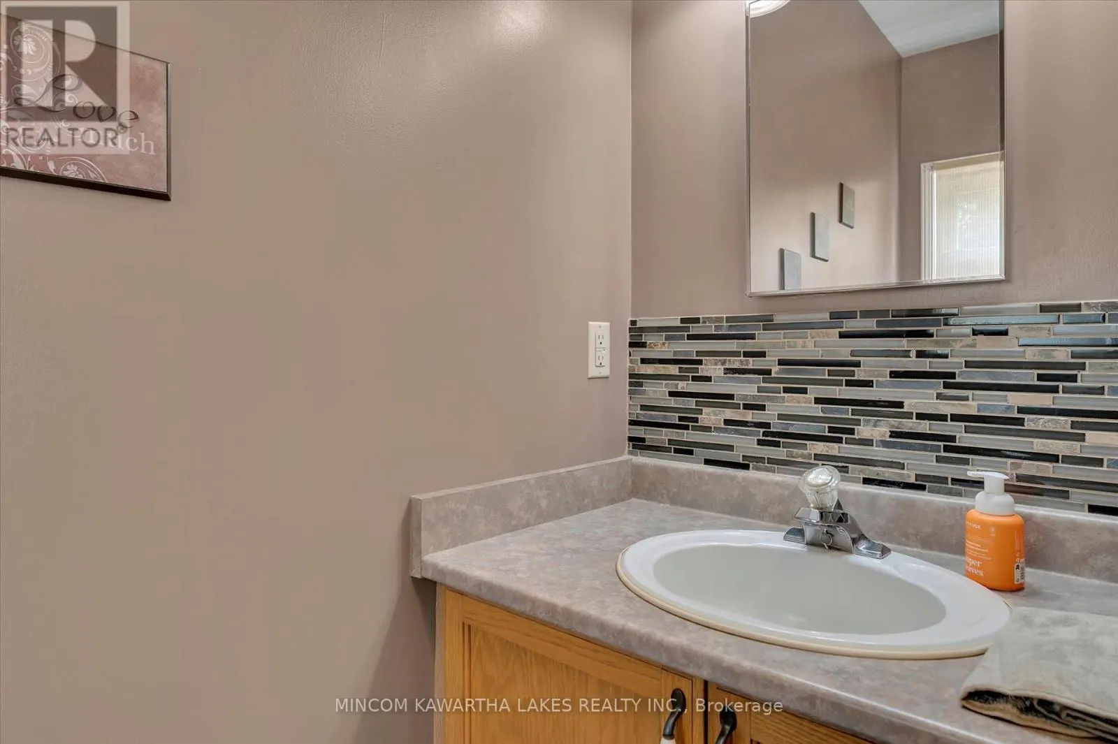 2466 QUEEN MARY STREET