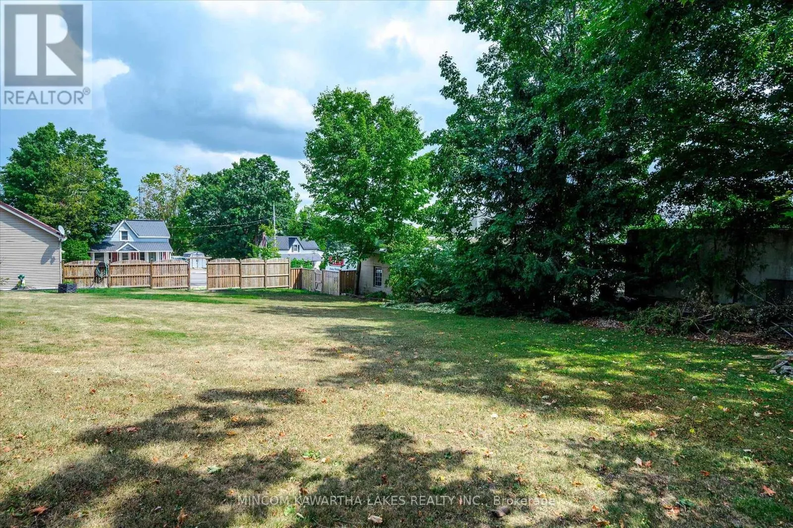 2466 QUEEN MARY STREET