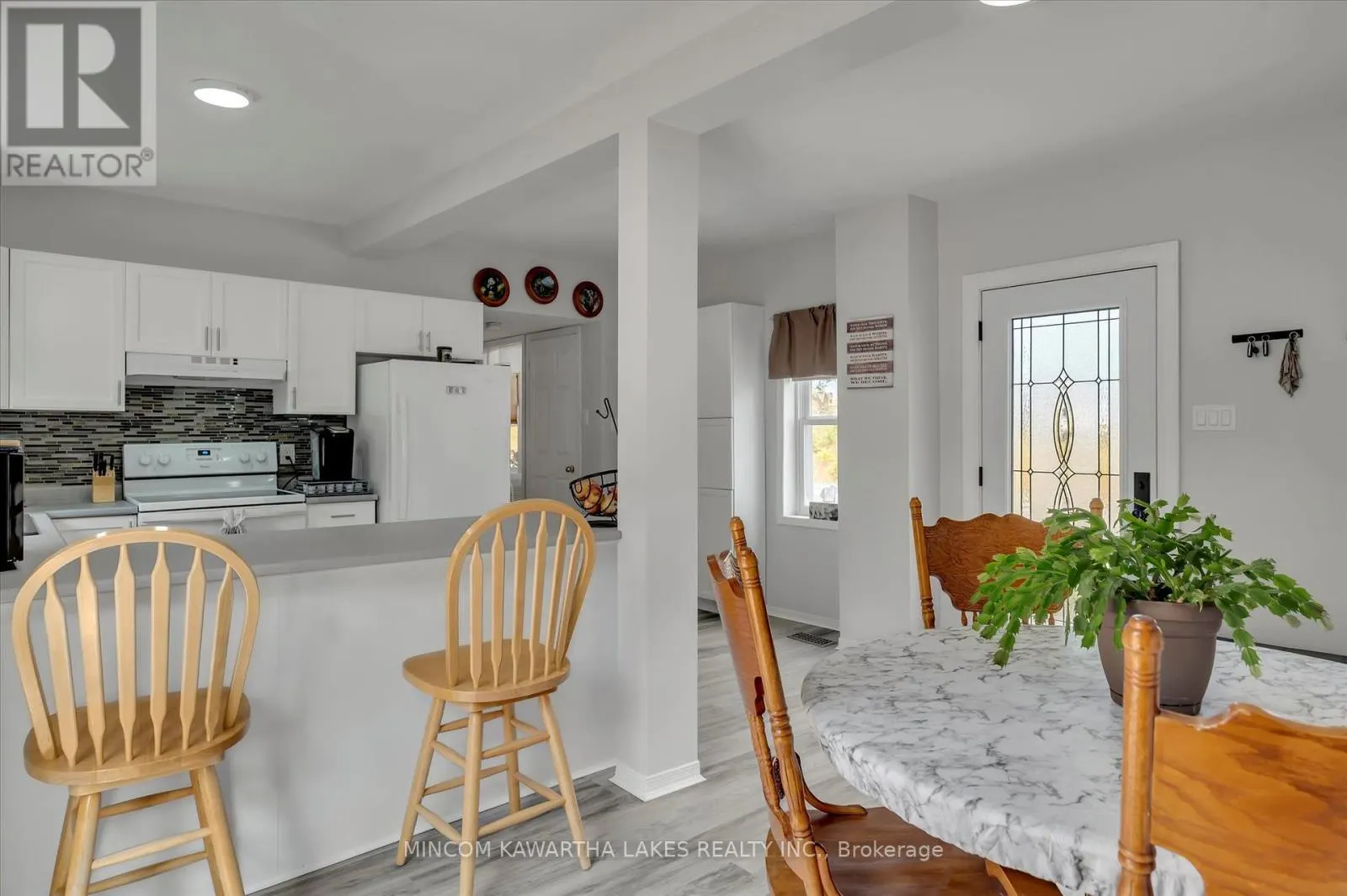 2466 QUEEN MARY STREET