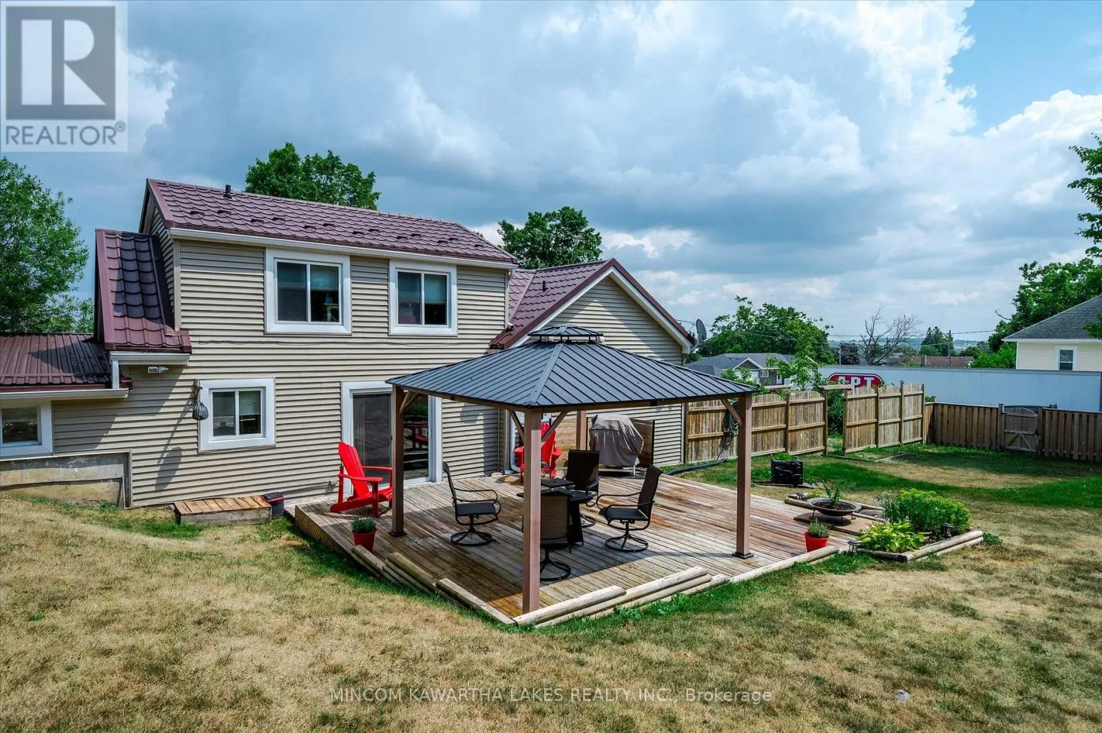 2466 QUEEN MARY STREET