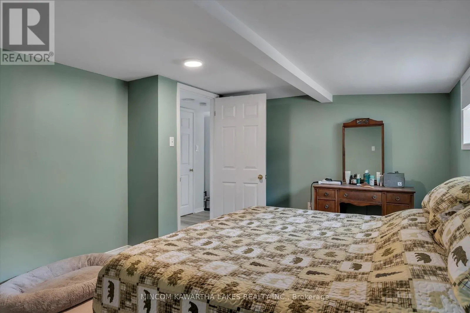 2466 QUEEN MARY STREET