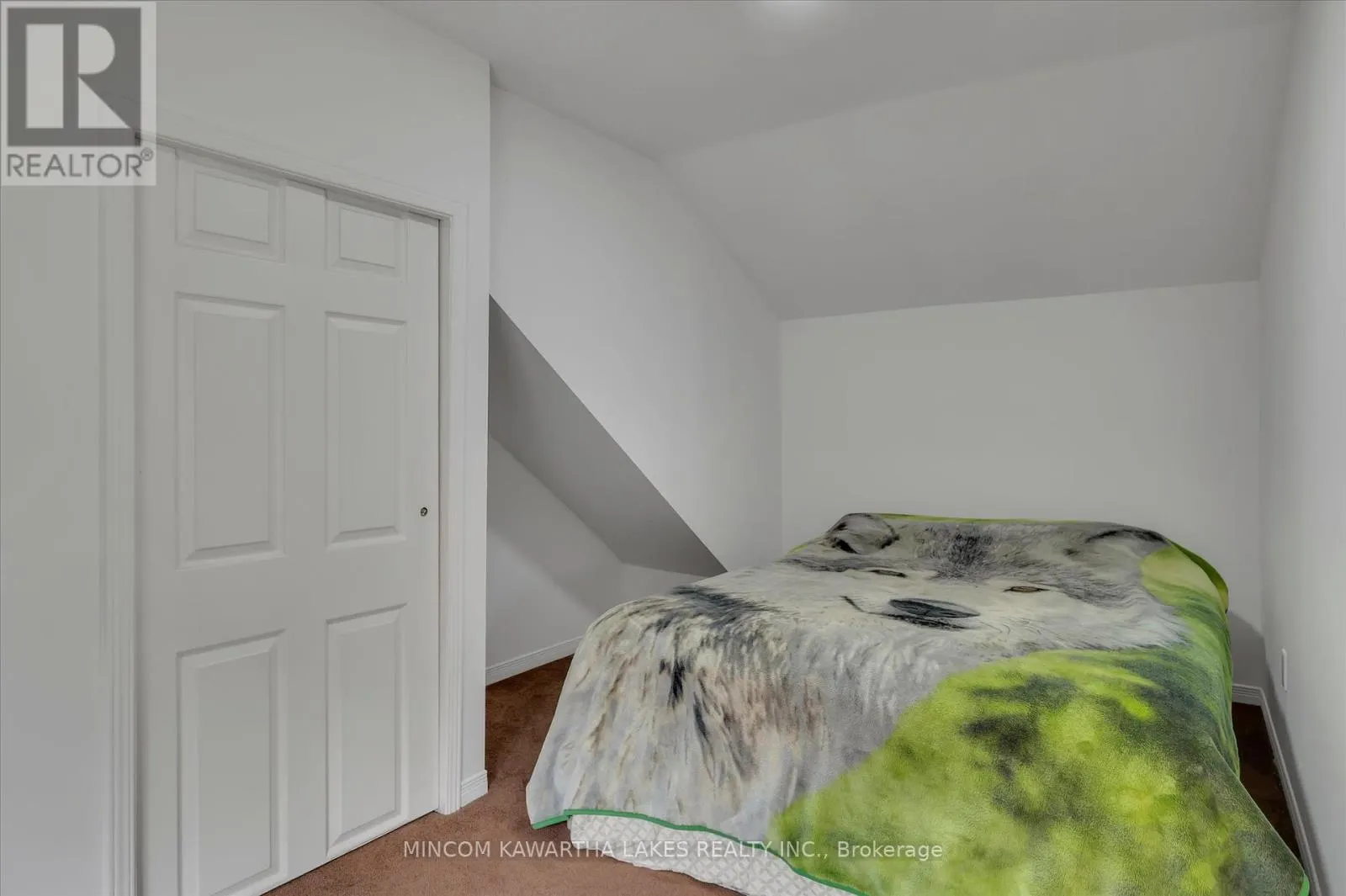 2466 QUEEN MARY STREET