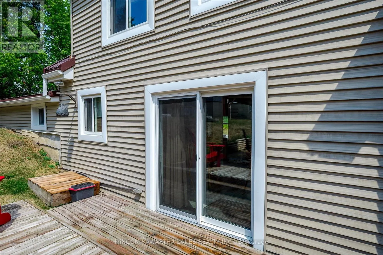 2466 QUEEN MARY STREET