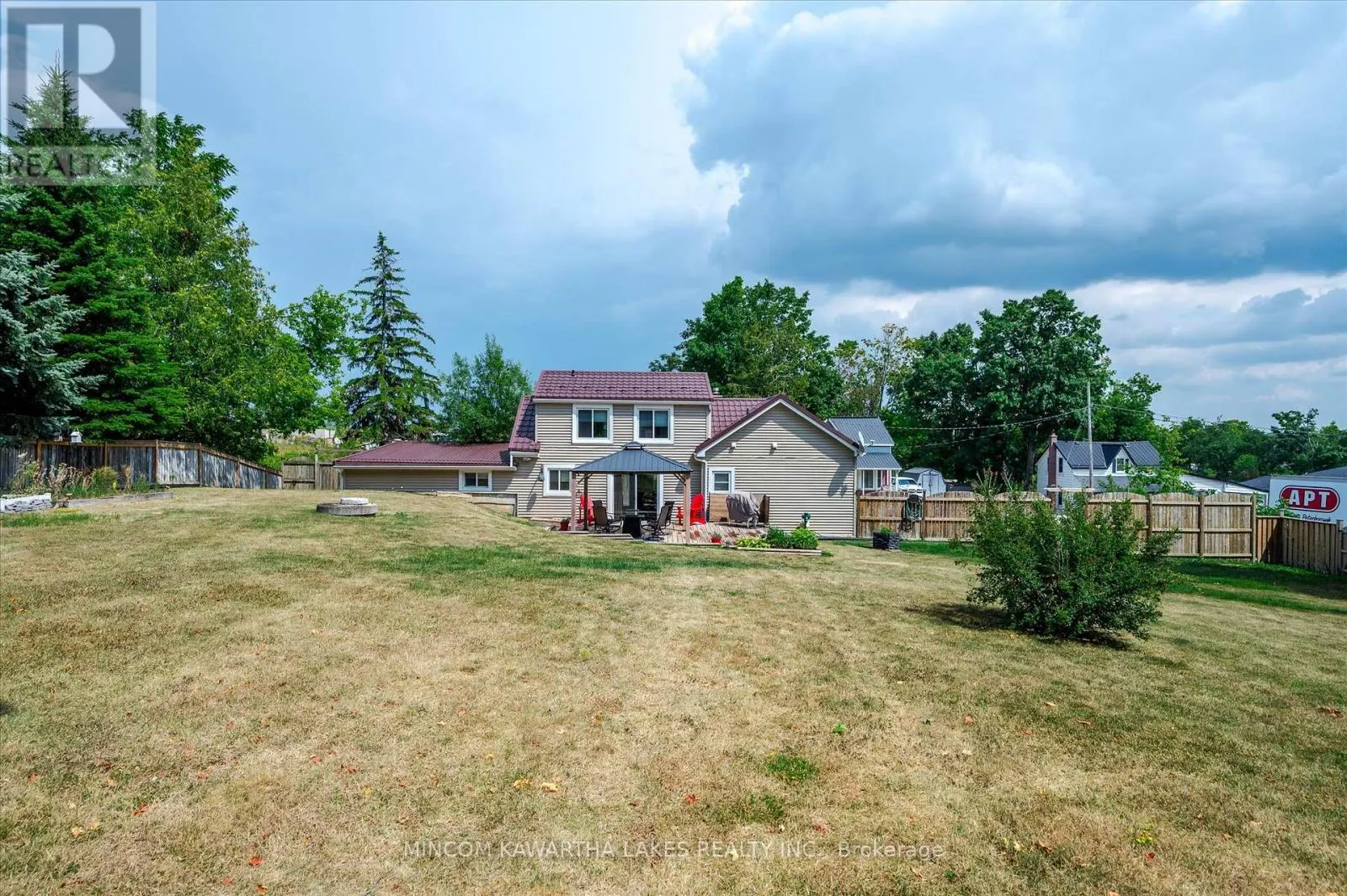 2466 QUEEN MARY STREET