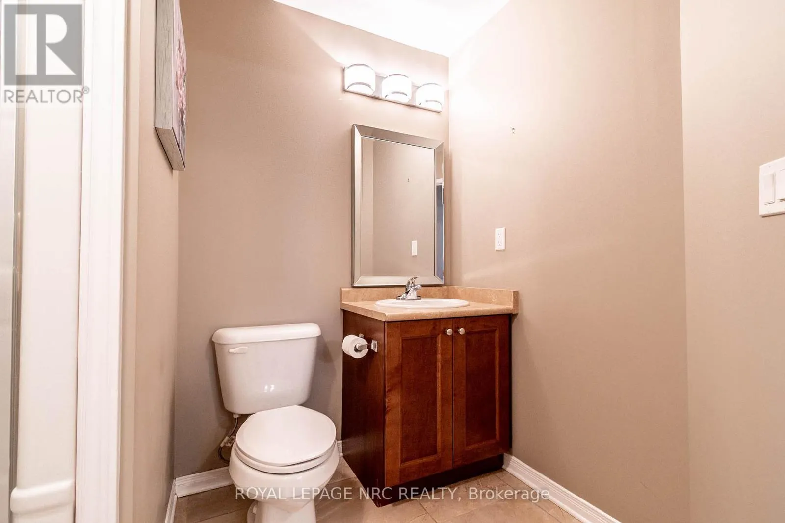 203 - 16 SULLIVAN AVENUE, #203