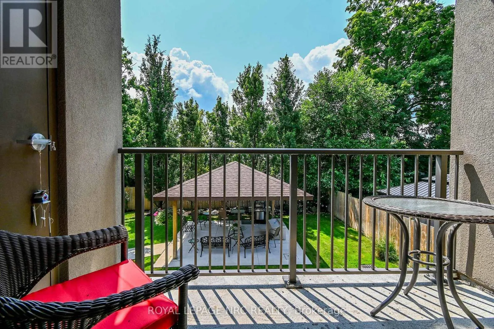 203 - 16 SULLIVAN AVENUE, #203