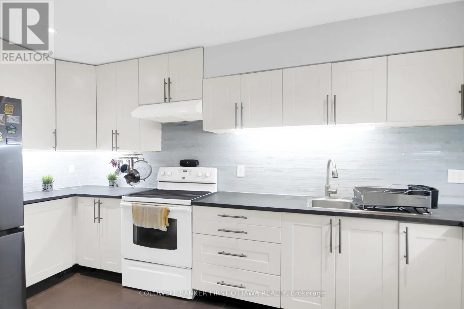 28 - 1466 FOXWELL STREET N