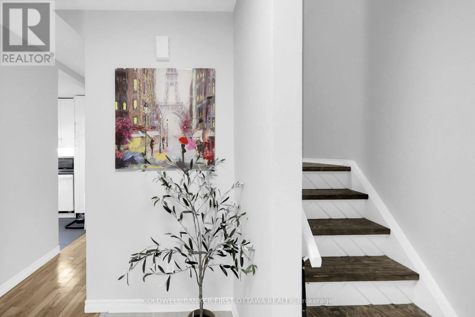 28 - 1466 FOXWELL STREET N