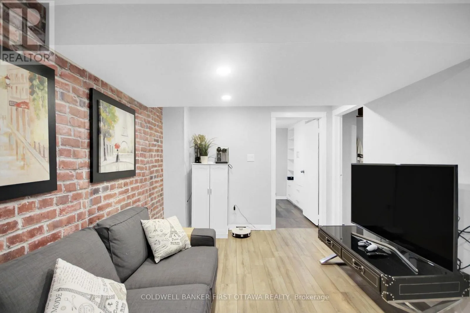 28 - 1466 FOXWELL STREET N