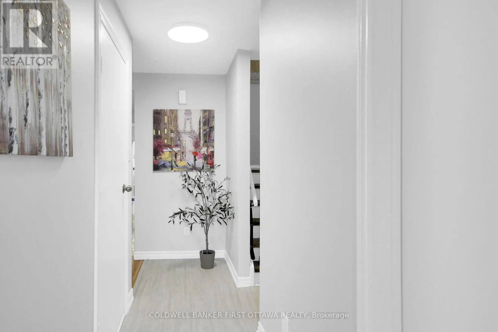 28 - 1466 FOXWELL STREET N