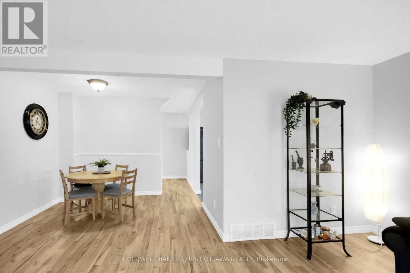 28 - 1466 FOXWELL STREET N