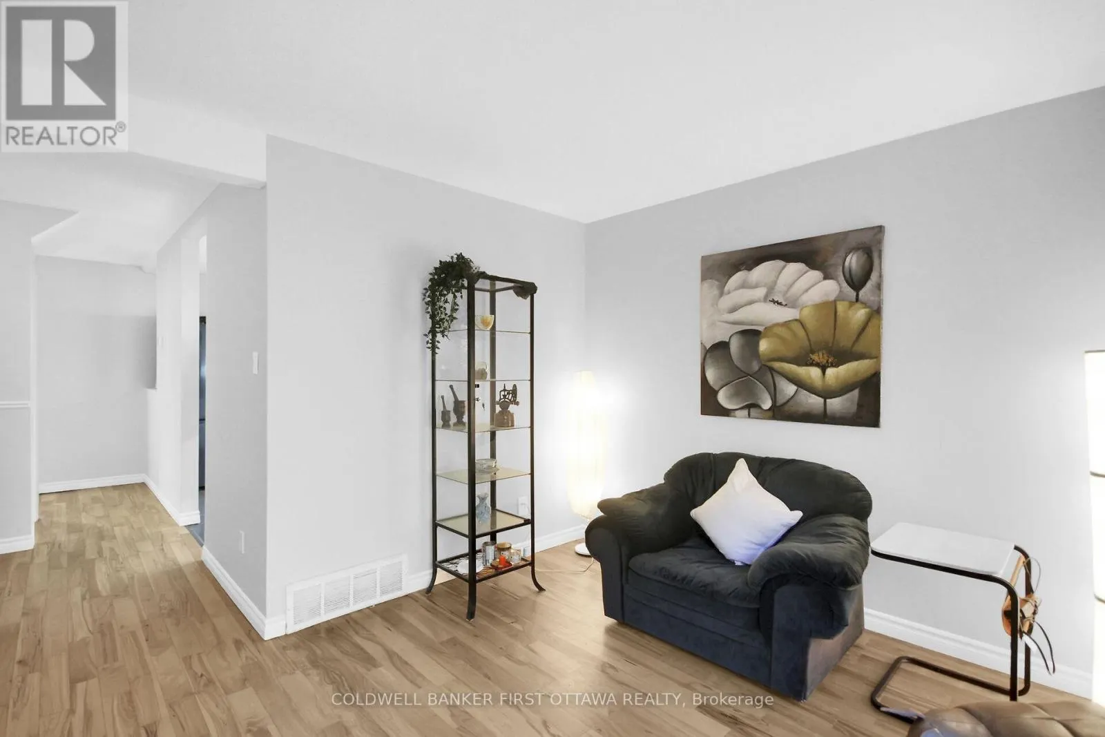 28 - 1466 FOXWELL STREET N